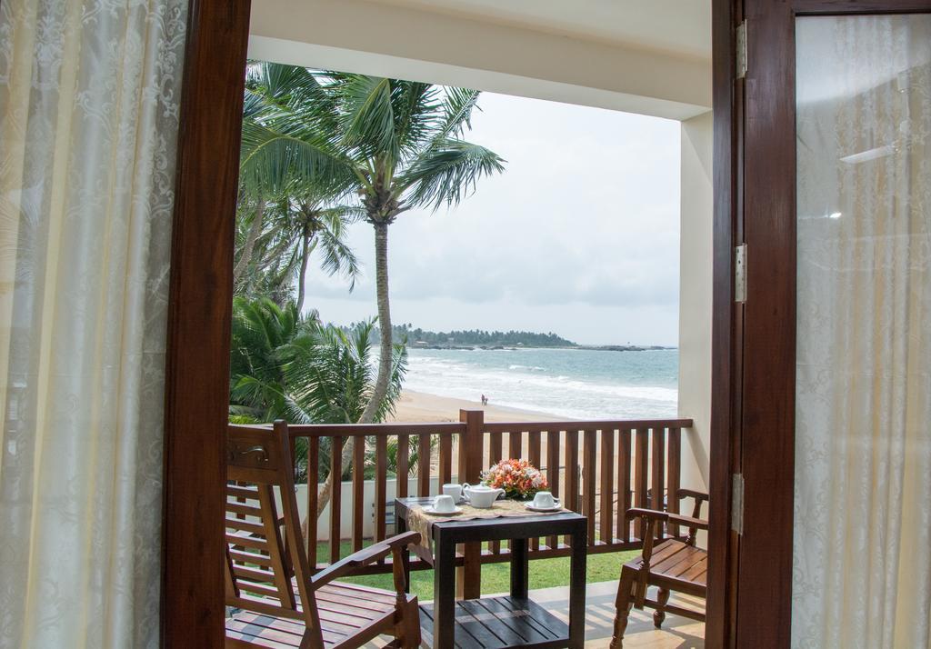 Sapphire Seas Beachfront Hotel Hikkaduwa Exterior photo