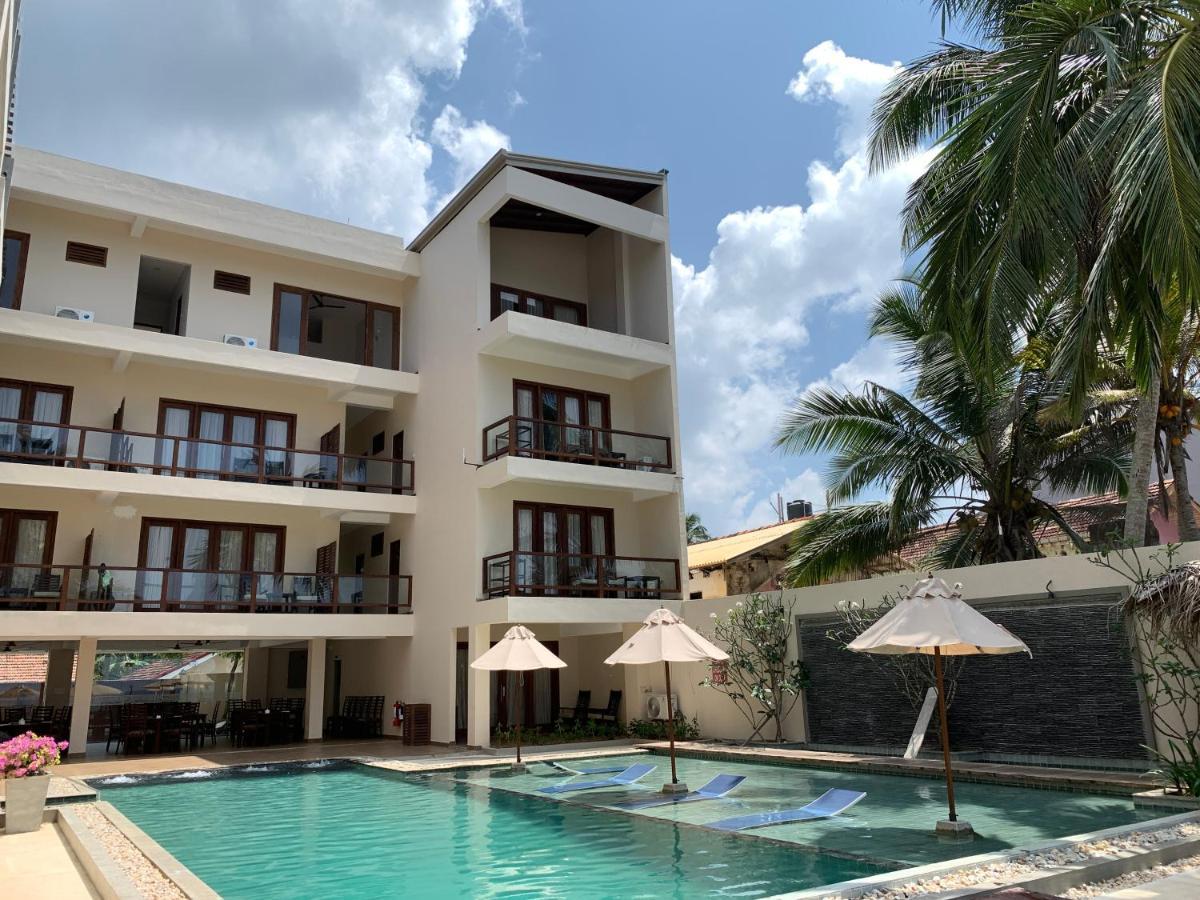 Sapphire Seas Beachfront Hotel Hikkaduwa Exterior photo